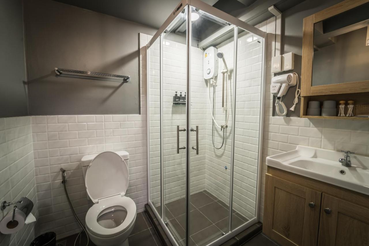 Canal View Lo-Ha Guest House, Contactless Check-In Банкок Екстериор снимка