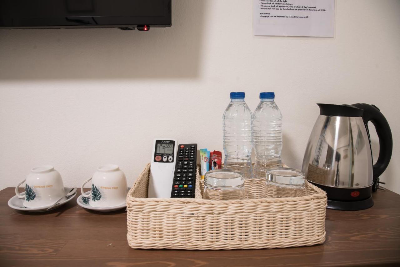 Canal View Lo-Ha Guest House, Contactless Check-In Банкок Екстериор снимка
