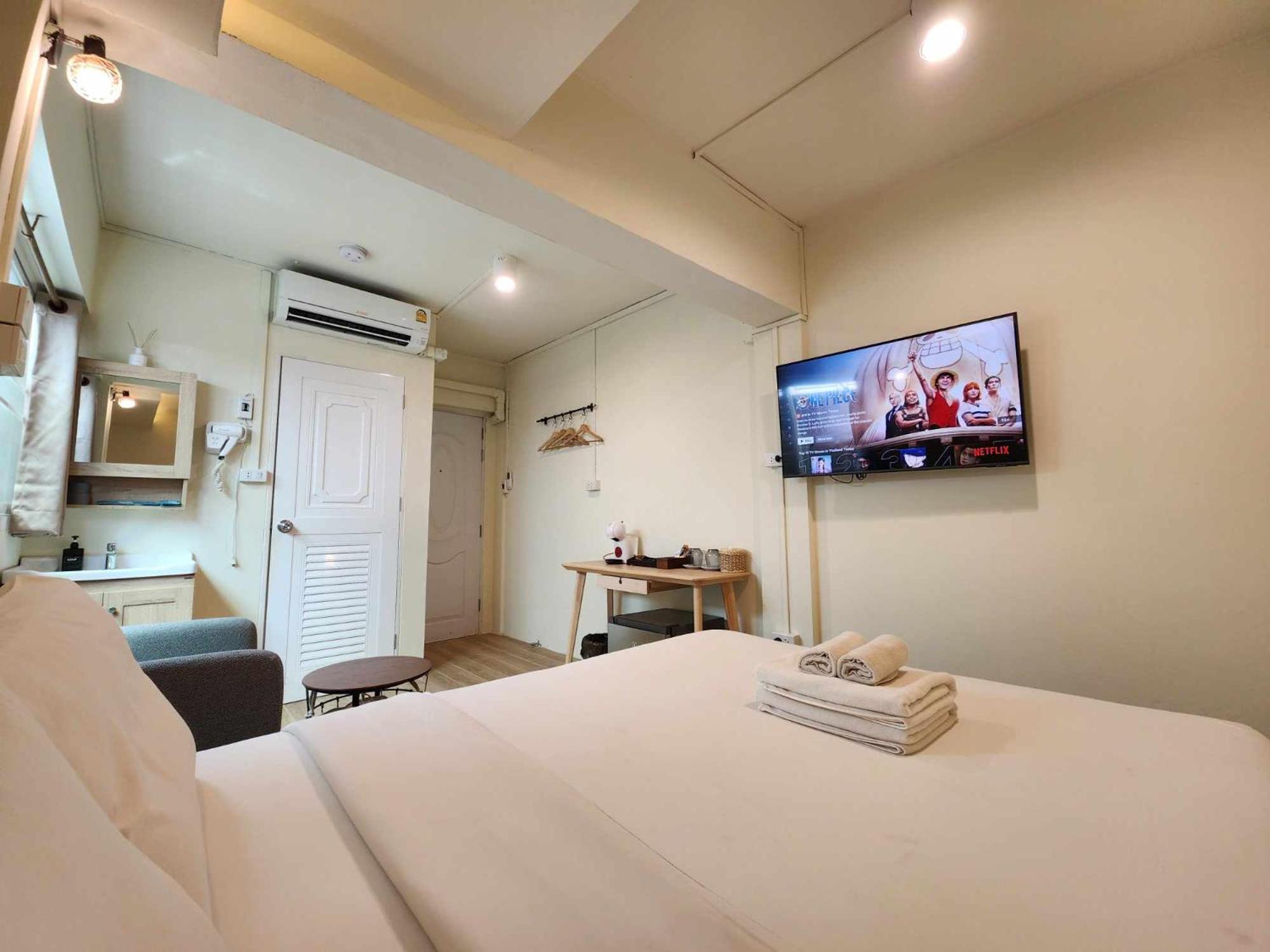 Canal View Lo-Ha Guest House, Contactless Check-In Банкок Екстериор снимка