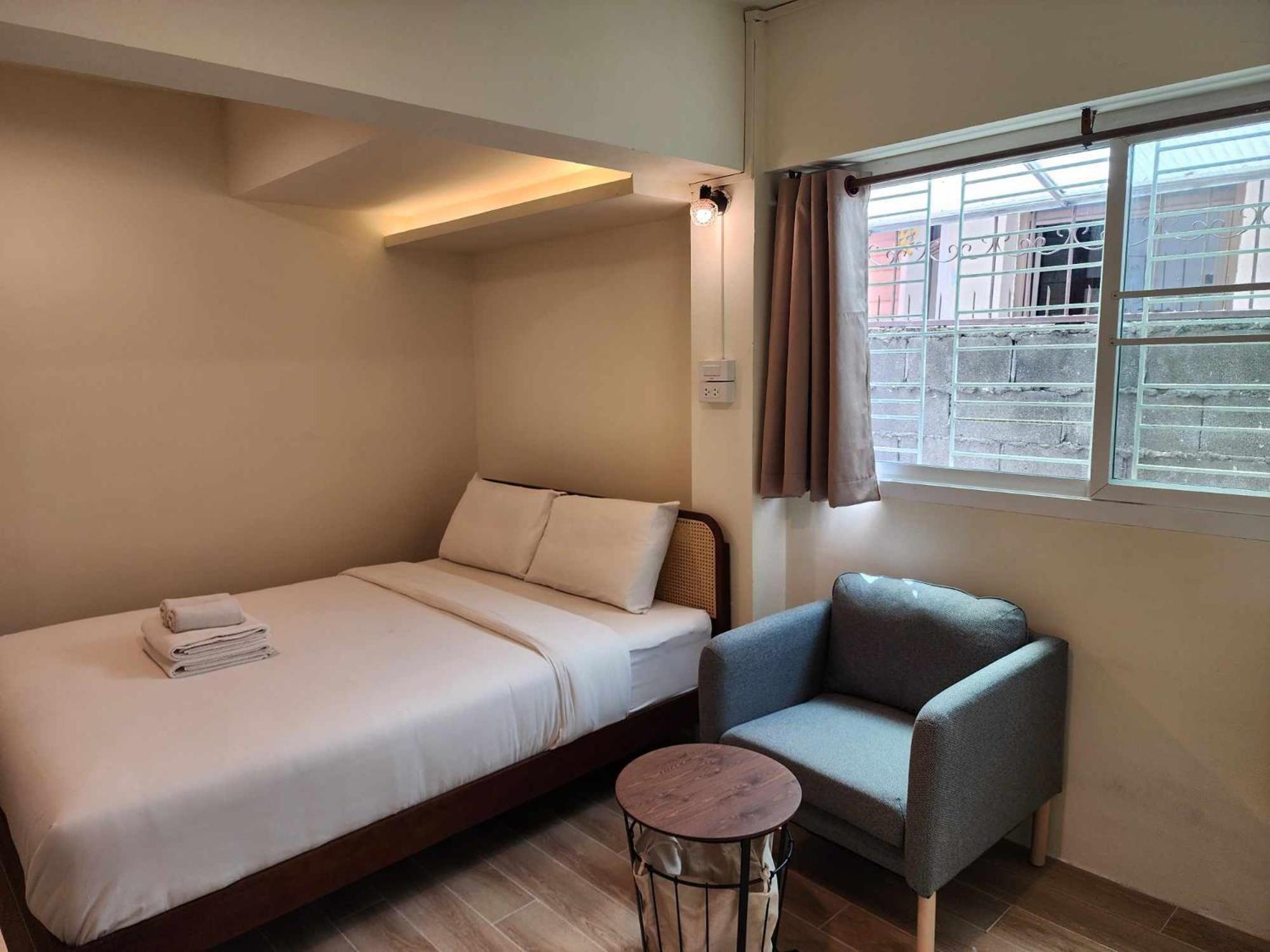 Canal View Lo-Ha Guest House, Contactless Check-In Банкок Екстериор снимка